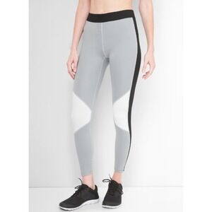 GapFit Women Blackout Technology Athletic Leggings Grey White Panel Size M